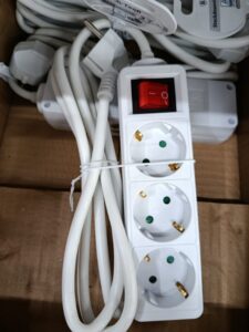 Elektrischer Adapter – 3 Steckdosen mit Schalter