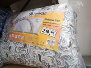 Breites buntes Kissen – Komfort und Eleganz vereint