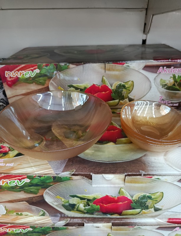 Bunte Glasschale – Schönheit, die sich auf Ihrem Tisch entfaltet