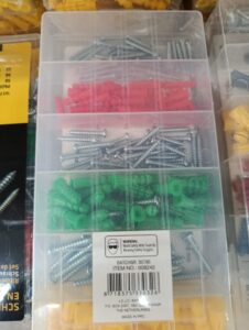 Schrauben- und Kunststoffdübel-Set
