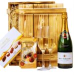 Geschenkset Nizza – Geschenkkorb mit Sekt Brut Chardonnay, Lindt Pralinen & Holzkiste