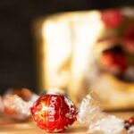 Geschenkset Nizza – Geschenkkorb mit Sekt Brut Chardonnay, Lindt Pralinen & Holzkiste